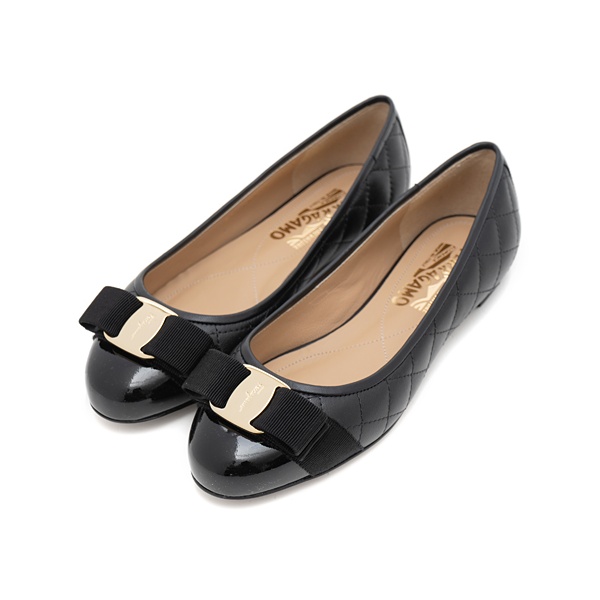 SALVATORE FERRAGAMO [FERRAGAMO] 페라가모 바리나 여성 퀼팅 플랫슈즈 VARINAQ-1CM NERO 672100
