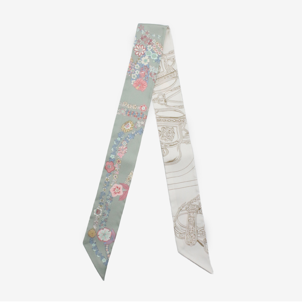 에르메스 브리드 드 갈라 엔 플뢰르 트윌리 베르 아망드/로즈/블랑