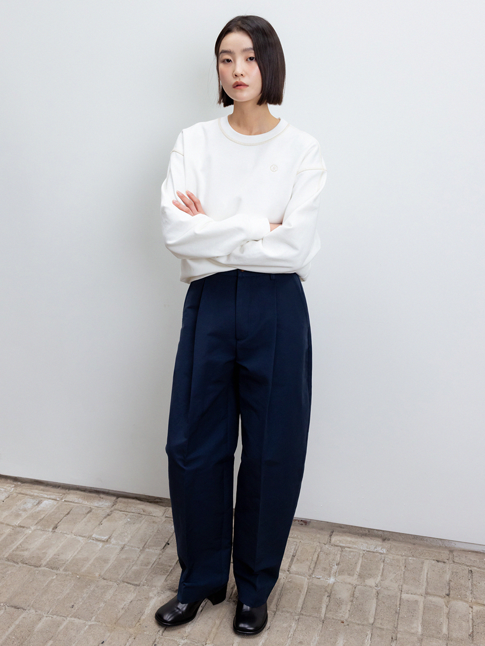 One-Tuck Curved Pants_Navy