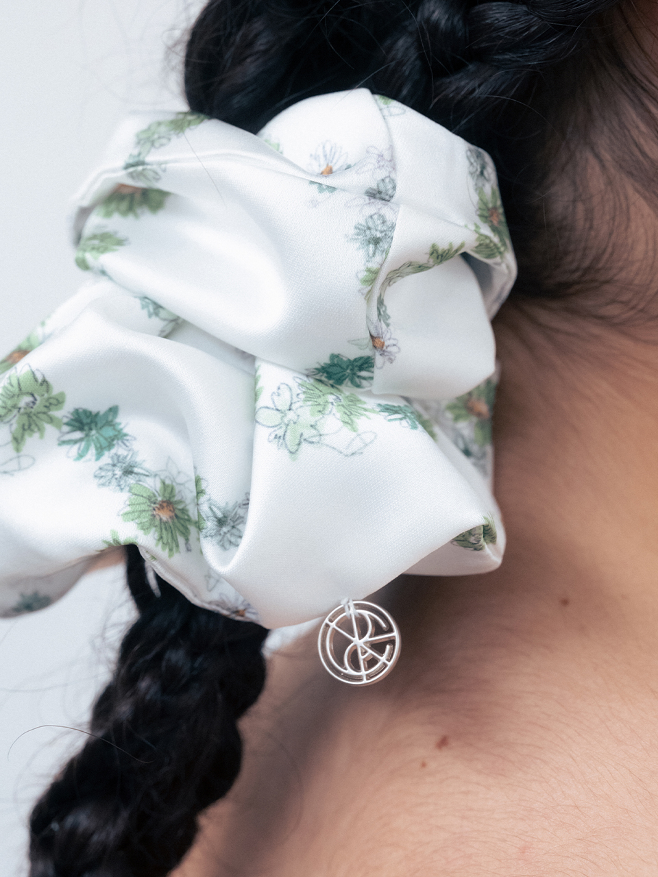 [6/20 예약배송] Seasonal Signature Pattern Scrunchie_Green Flower
